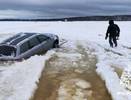В одном из районов Коми иномарка провалилась под лёд