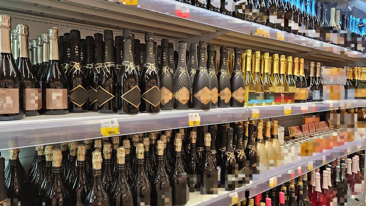 Главная картинка новости: Что из алкоголя можно выпить и в каком количестве, если на следующий день нужно за руль — новогодние советы от опытных врачей