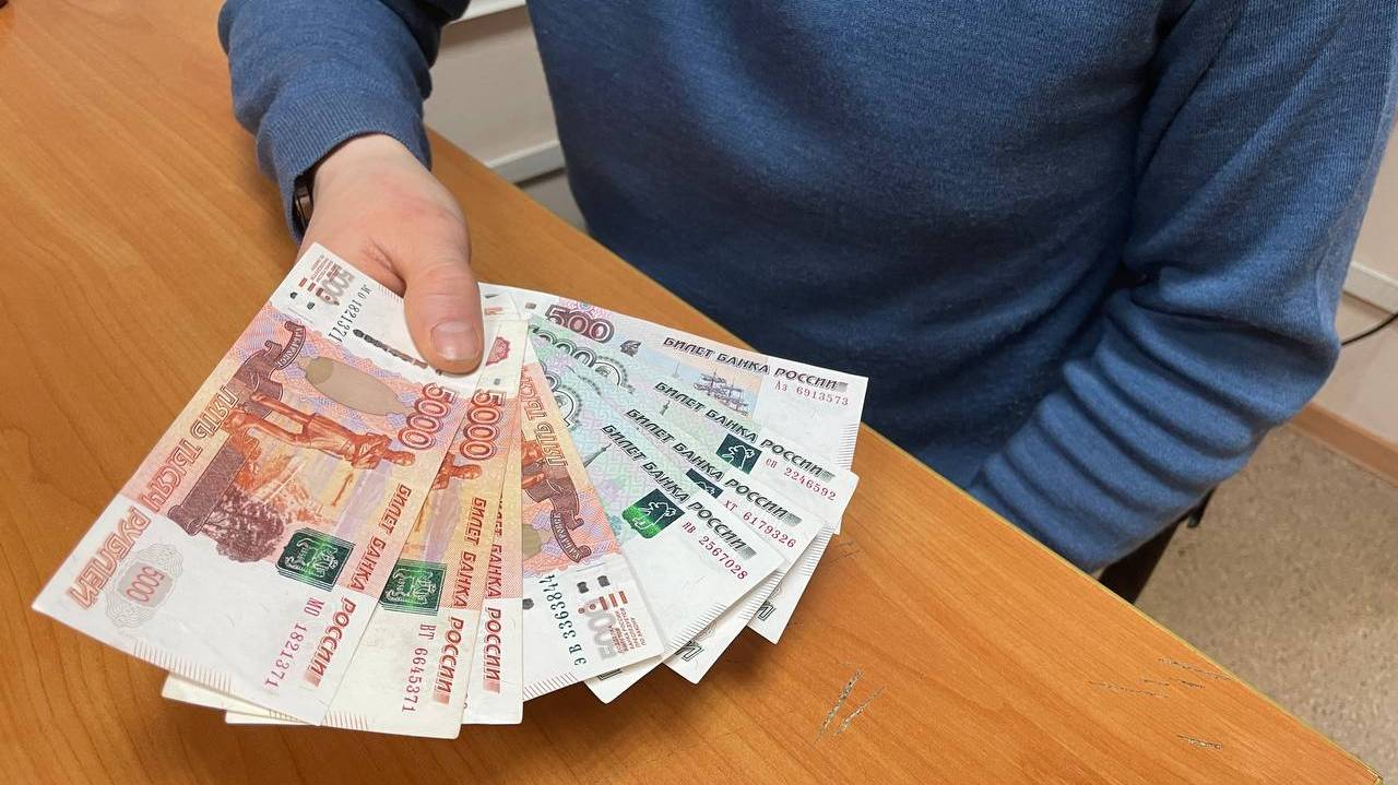 Главная картинка новости: Купюры не примут в магазинах уже с 10 января - неприятный сюрприз для всех россиян