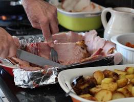 Картофель по-французски с чесноком и бульоном: классическое блюдо с нежной текстурой и насыщенным вкусом — когда салаты уже надоели