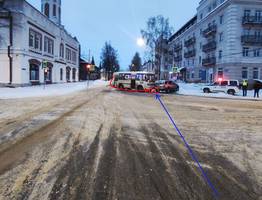 В Сыктывкаре пассажирский автобус №103 столкнулся с легковушкой