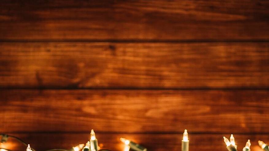 Главная картинка новости: В одном из городов России младенец получил удар током от гирлянды