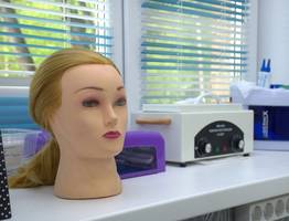 Пристав из Коми вышел на должницу под предлогом покупки сертификата на реконструкцию волос