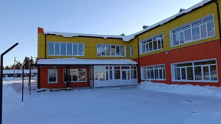 Главная картинка новости: В Коми за 71,8 млн рублей сделали капремонт Яснэгской средней школы