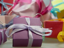 Глава Минфина Коми вручил подарок-сюрприз для 12-летней Ксении