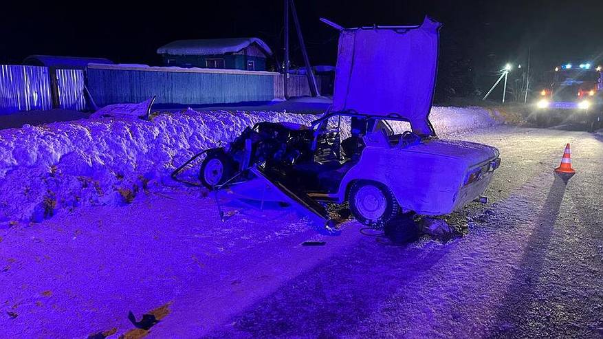 Главная картинка новости: Пятеро подростков получили травмы в ДТП с грузовиком и легковушкой в Коми