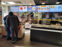 Жители Коми разделились во мнениях: запрет фастфуда для несовершеннолетних вызывает споры