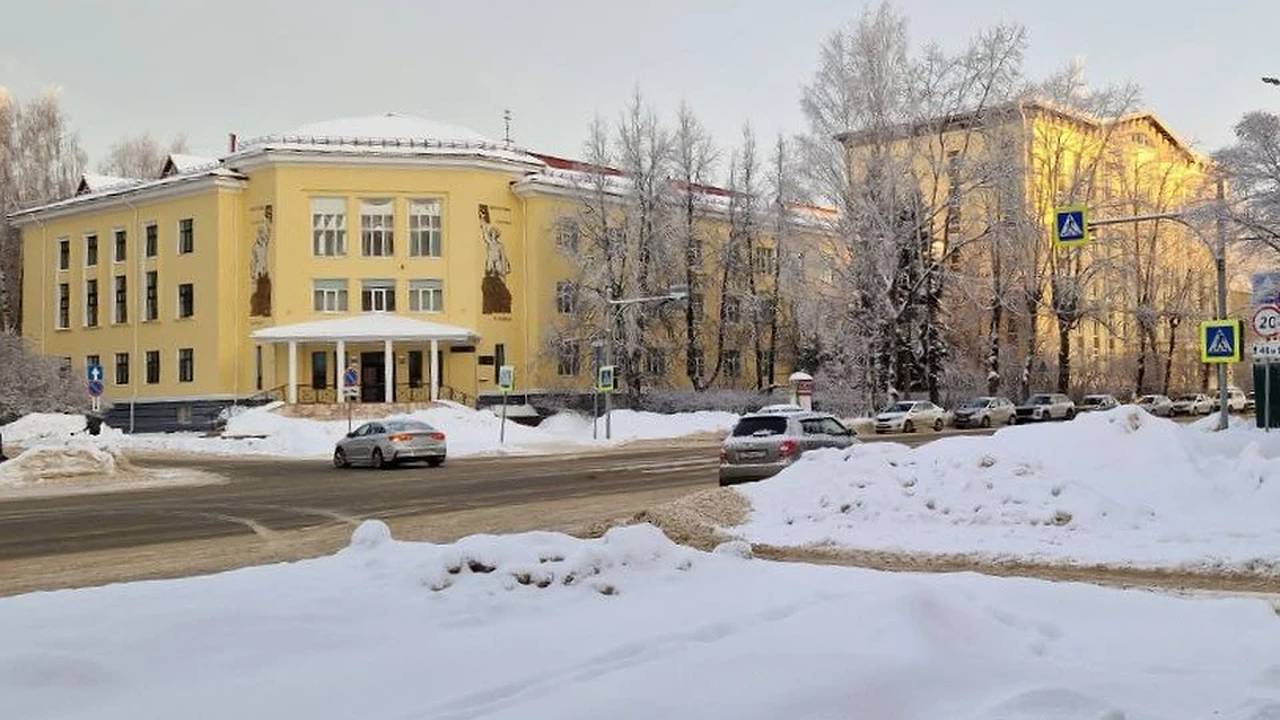 Главная картинка новости: Гольдштейн назвал ситуацию с очисткой дорог и тротуаров в Сыктывкаре безобразной