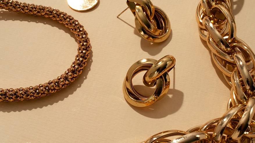 Главная картинка новости: В Сыктывкаре раскрыта кража золотых украшений в пункте выдачи заказов