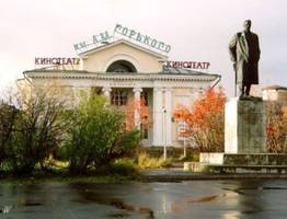 Суд обязал отреставрировать памятник Горькому в Печоре