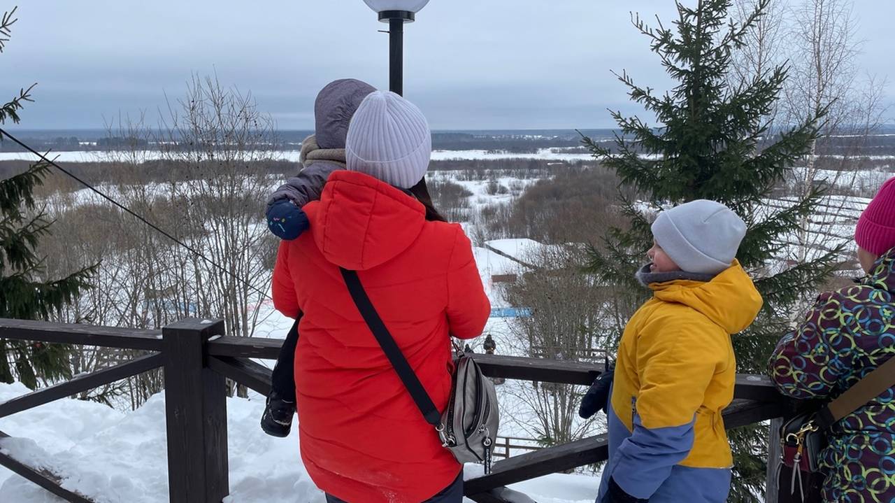 Главная картинка новости: Многодетные семьи Коми смогут бесплатно ходить по музеям и выставкам, предъявив удостоверение