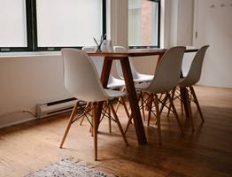 Откажитесь от ламината — есть вариант получше: недорогой «неубиваемый» пол — намного лучше паркета и линолеума