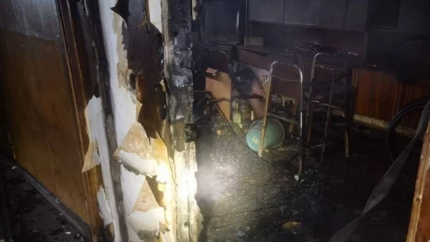 Главная картинка новости: СКР возбудит дело о гибели обманутого соцработницами пенсионера на пожаре