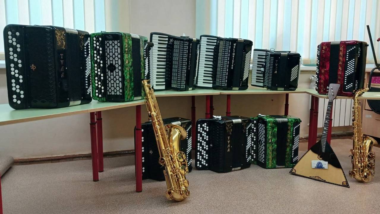 Главная картинка новости: Детские школы искусств получают новые инструменты и современное оборудование