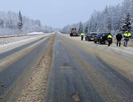 На ухтинской трассе обнаружили зимнюю скользкость и рыхлый снег