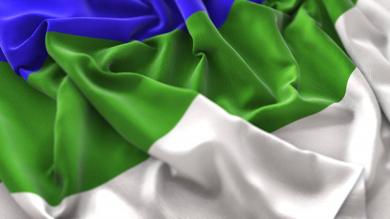 Главная картинка новости: Сыктывкарский альпинист в неимоверный холод поднял флаг Коми на самую высокую точку Антарктиды