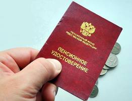 Всем тем пенсионерам, кто работал с 1992 по 2002 год, доплатят по 1100 рублей сверху