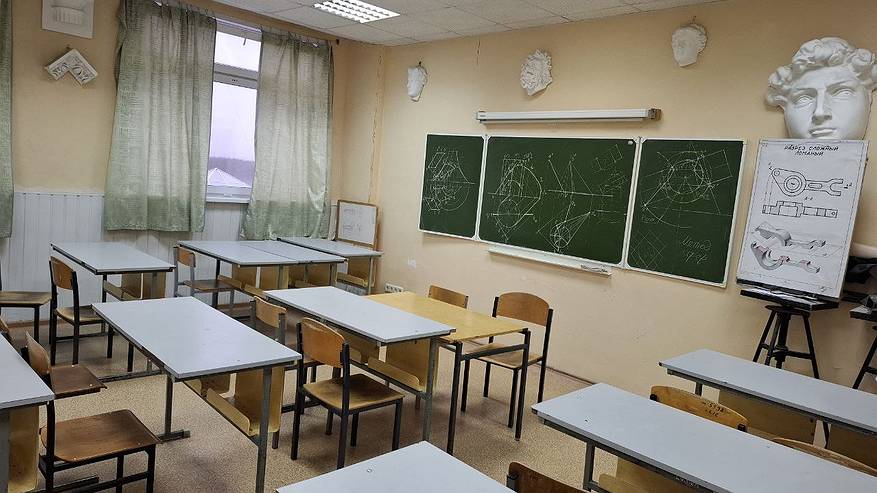 Главная картинка новости: Весенние каникулы во всех школах передвинули из-за нынешней ситуации в стране — опубликовали новые даты