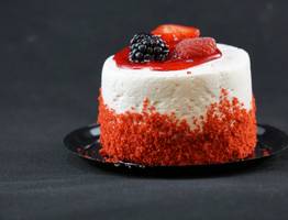 Готовится за 10 минут, а съедается за считанные секунды: знаменитый десерт из печенья и сгущенки — вкуснее любого торта