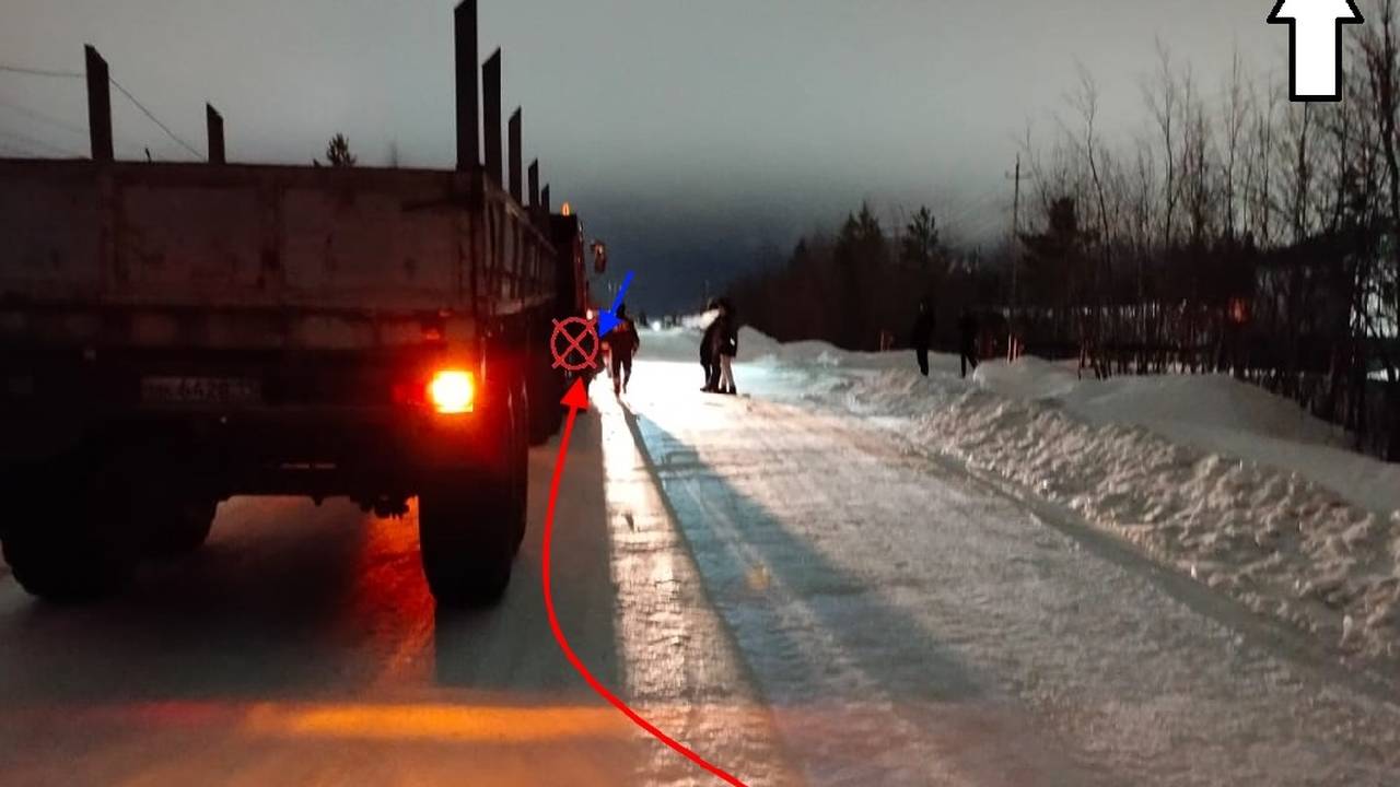 Главная картинка новости: В Усинске водитель КамАЗа протаранил Chevrolet Niva: есть пострадавший