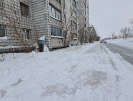 В Воркуте с крыши дома на двух детей упала глыба снега