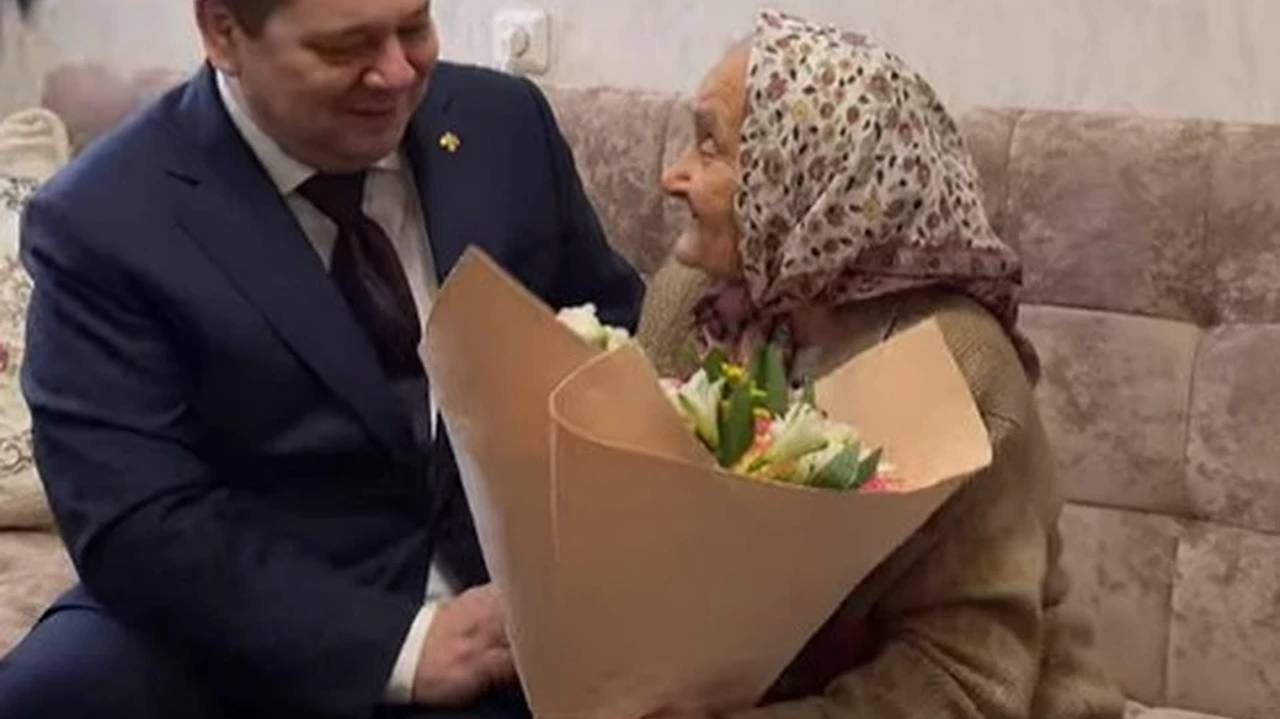 Главная картинка новости: Со 100-летием поздравили долгожительницу одного из сел Коми