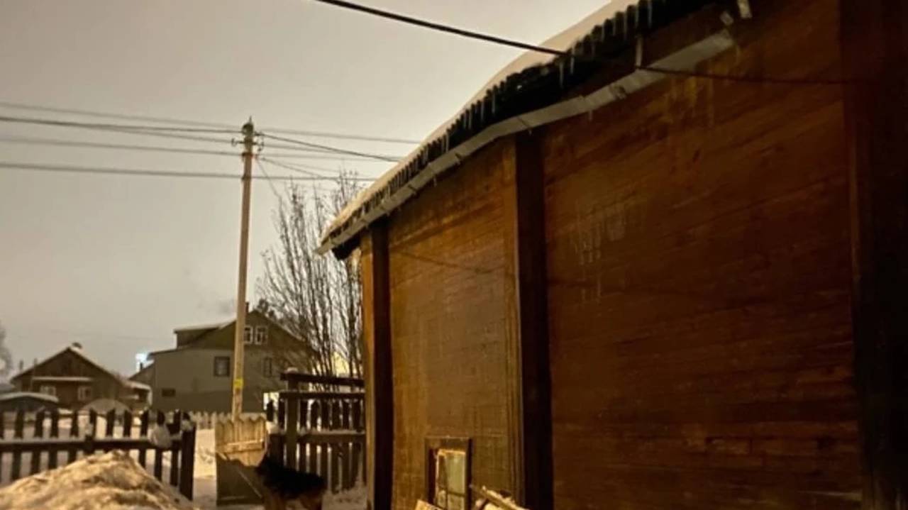 Главная картинка новости: В Сыктывкаре в частном доме при пожаре погиб 58-летний мужчина