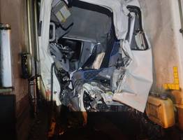 В Прилузье столкнулись две фуры, одного из водителей сильно зажало в кабине