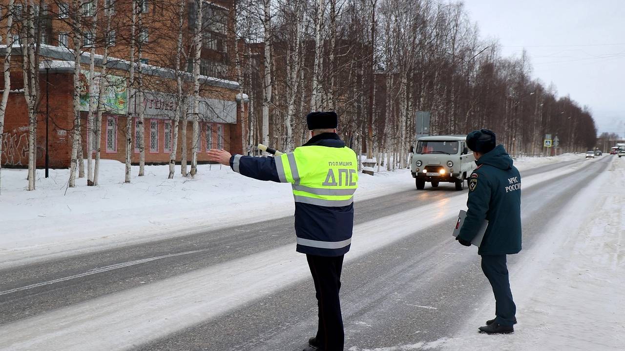 Главная картинка новости: С 28 февраля начнут лишать прав на выезде из города: ГИБДД будет останавливать всех по вечерам