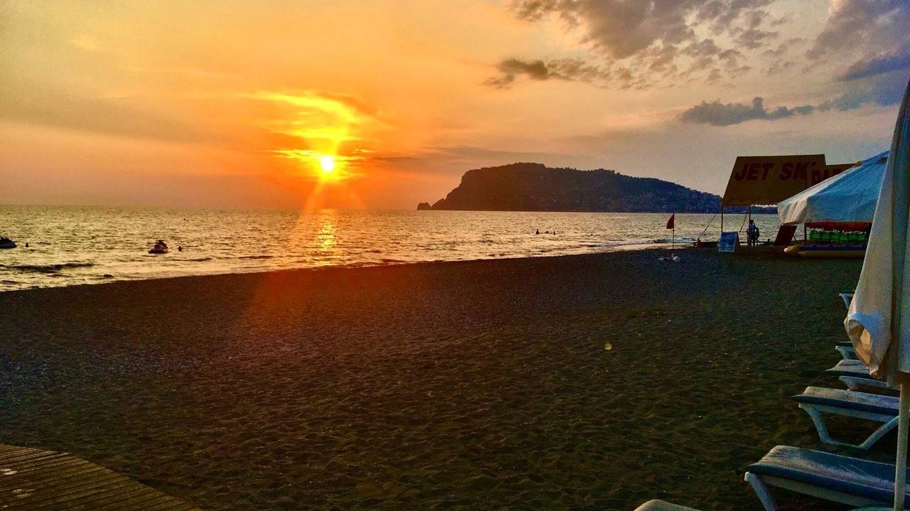 Этот курорт на Черном море запросто заменит Анапу — чистейшие пляжи и нет толп туристов