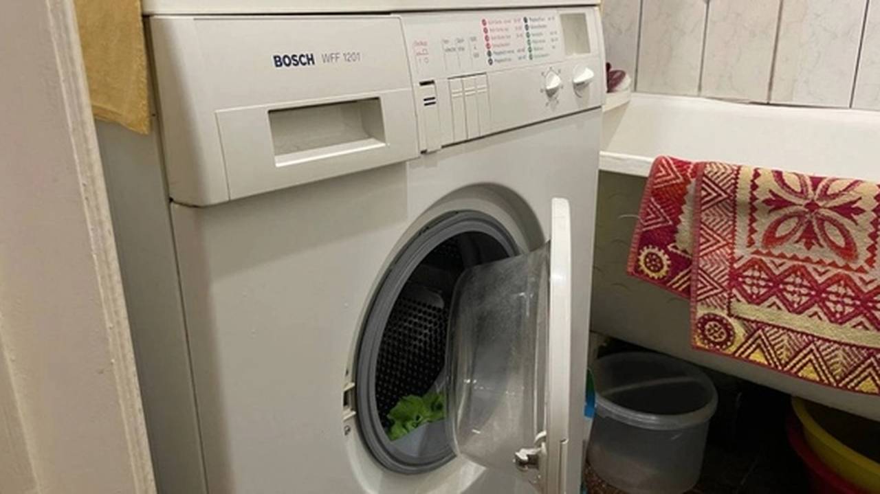 Главная картинка новости: Стиральная машина перестанет "прыгать" при отжиме: как убрать излишнюю вибрацию