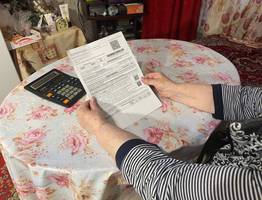 Теперь российским пенсионерам полностью запрещено оплачивать автобус, таблетки и ЖКХ