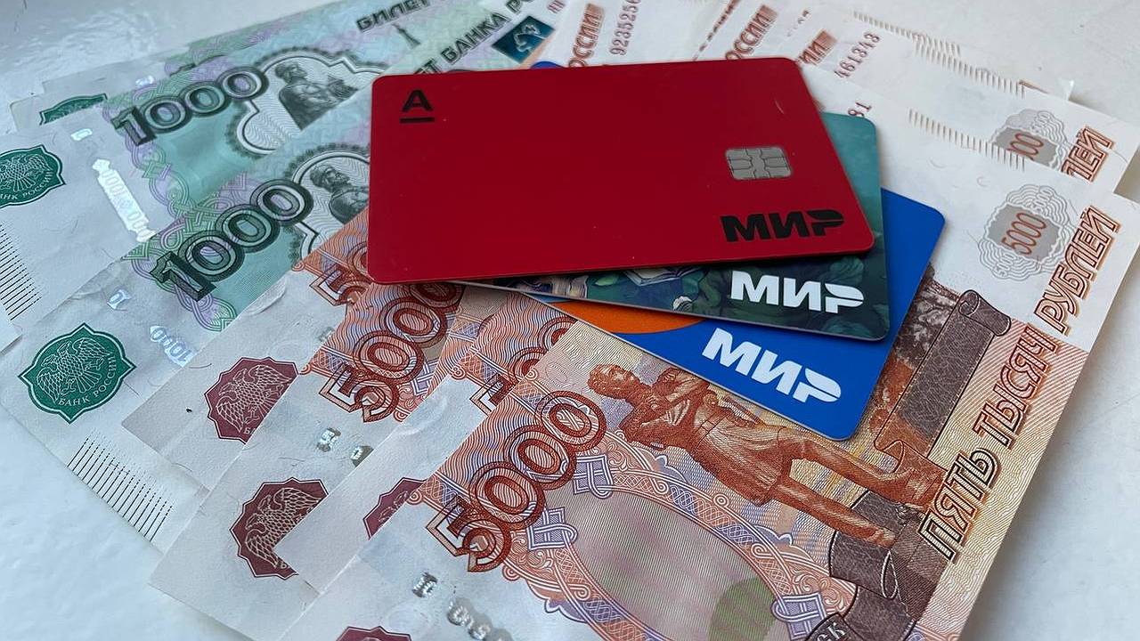 Главная картинка новости: Всех владельцев карты «Мир» поставили на счетчик: россиянам дали срок до начала апреля, потом будет слишком поздно