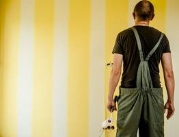 Клеим обои идеально своими руками: 9 самых частых ошибок дилетантов — возьмите на заметку, чтобы не переделывать по много раз