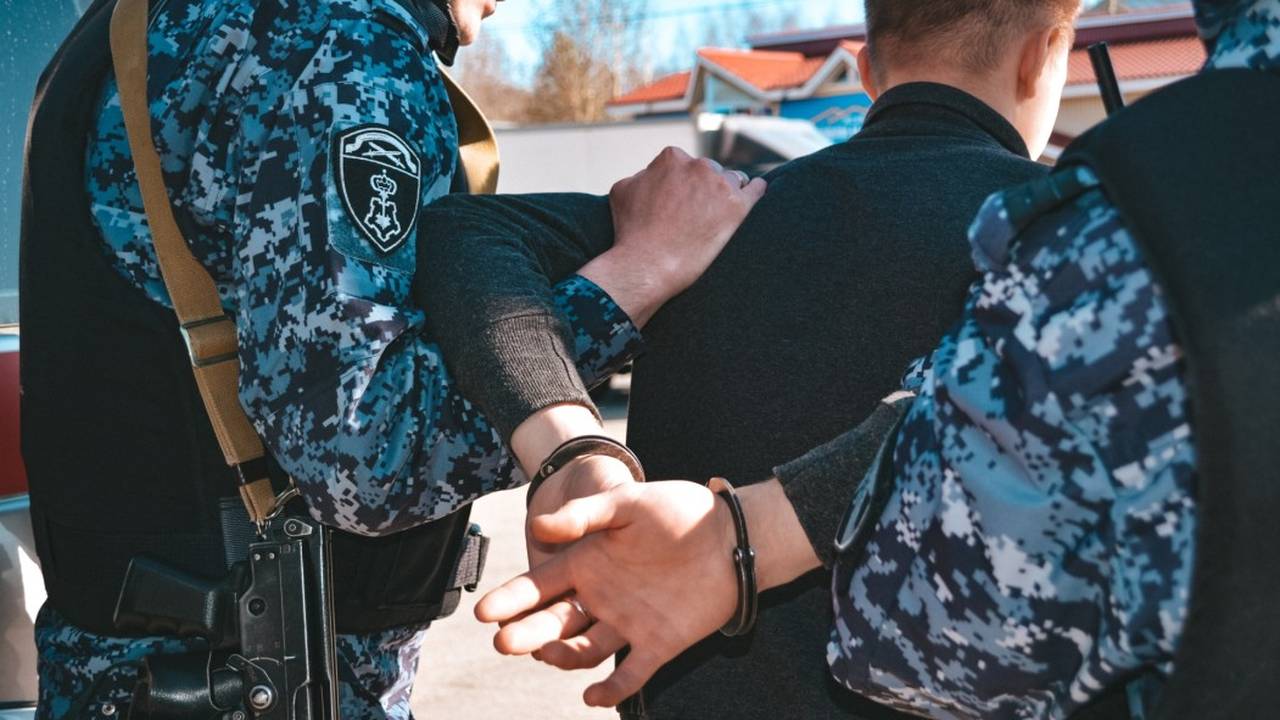 Росгвардейцы Коми задержали дебоширов в кафе и гостинице
