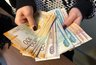 Миниатюра новости: Россиянам перечислят разово по 27 000 рублей от СФР. Названа дата поступления денег на карту