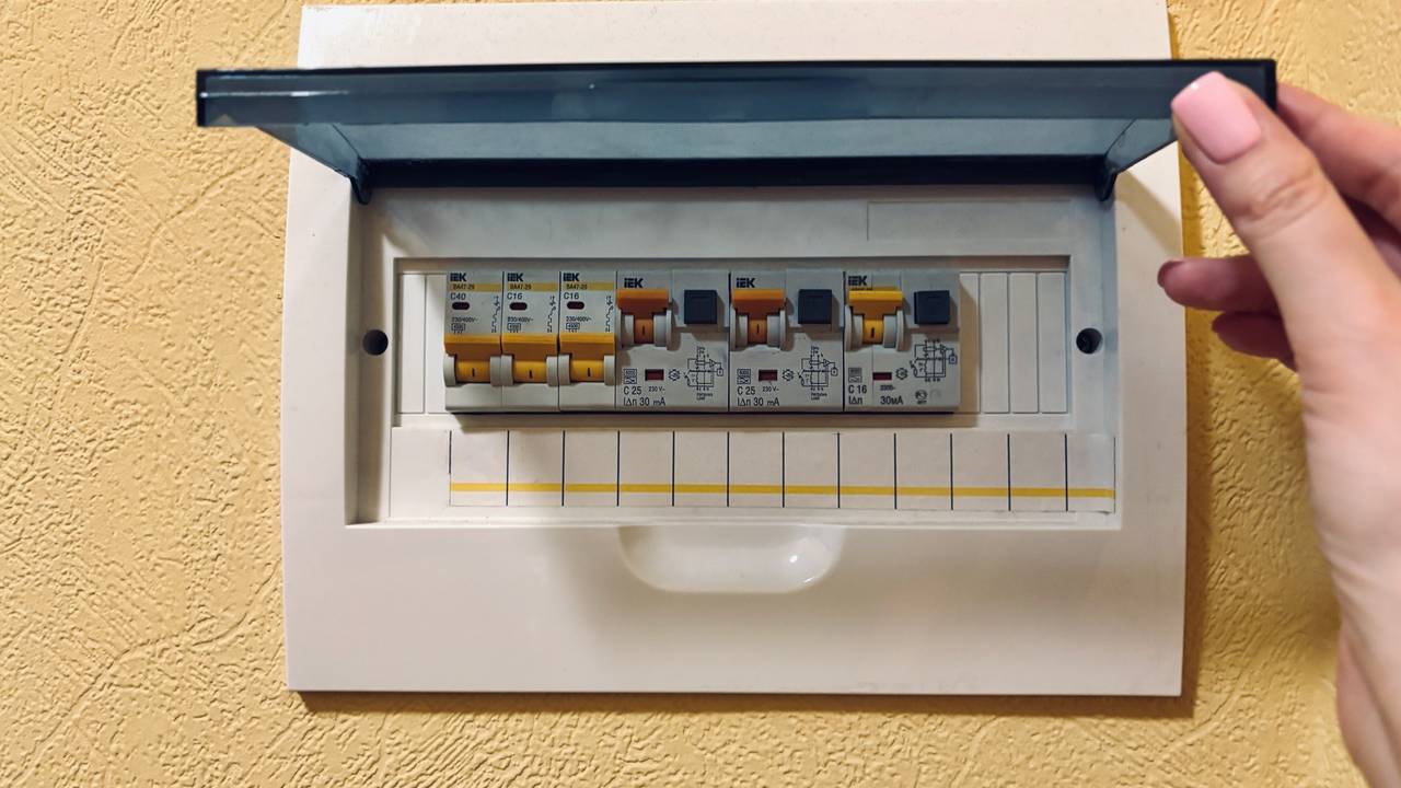 Главная картинка новости: Озвучена новая цена за электричество с 14 апреля - неожиданный сюрприз для всех россиян
