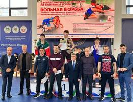 Сыктывкарские борцы завоевали золото на Всероссийских соревнованиях в Коми