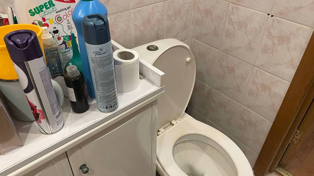 Главная картинка новости: Почему запрещено держать открытой крышку унитаза. Запомните раз и навсегда