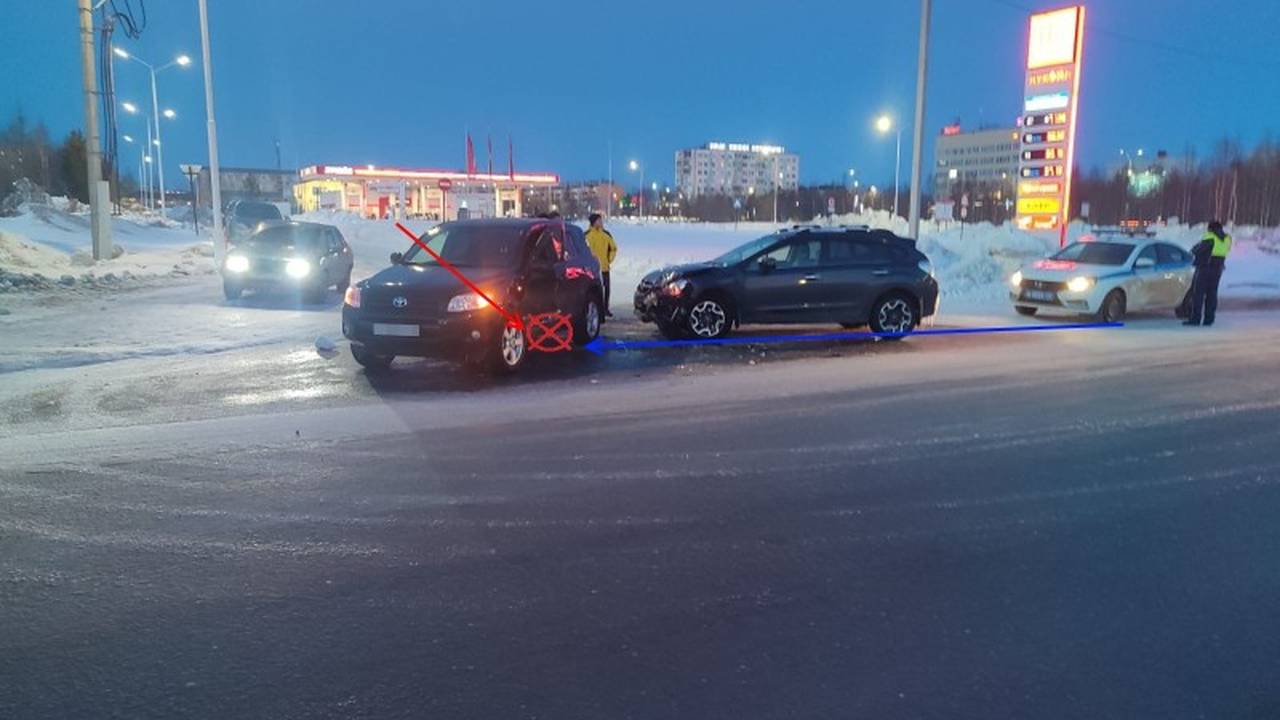 Выезд с прилегающей территории обернулся аварией для жительницы Коми