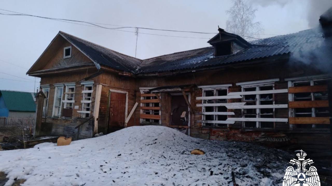 Два пожара в Коми по вине человека: сгорели дом и заброшенное здание