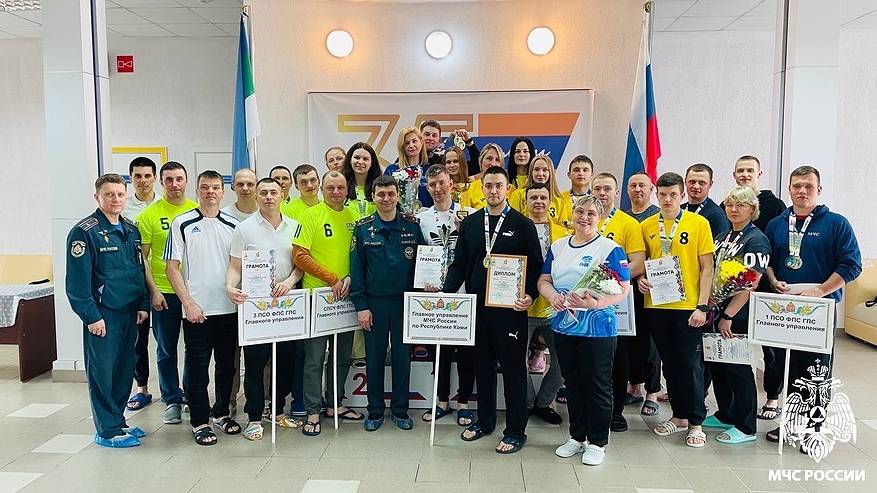 Главная картинка новости: Сотрудники экстренного ведомства Коми покорили не только огонь, но и воду