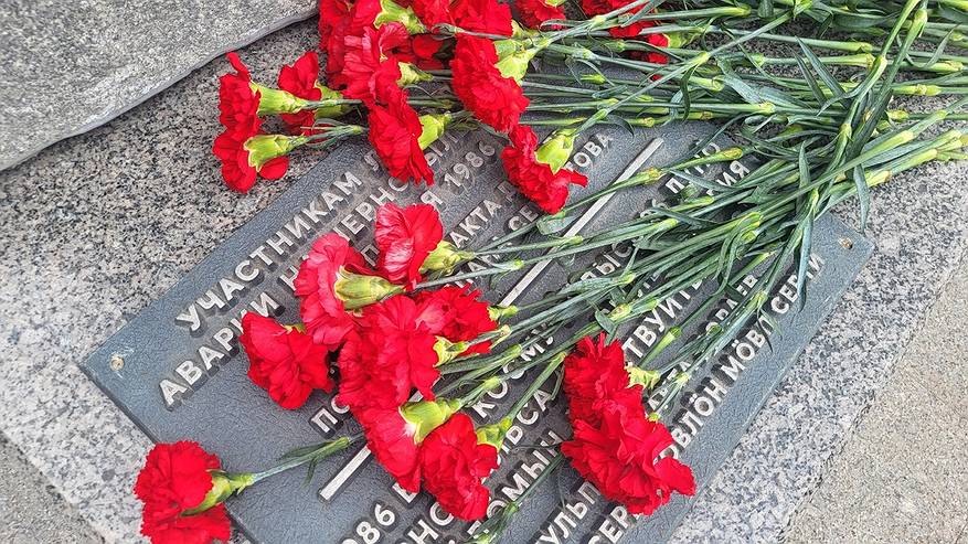 Главная картинка новости: В столице Коми почтили память героев Чернобыля