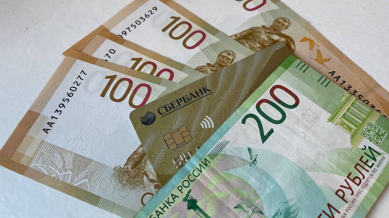 Главная картинка новости: С завтрашнего дня: Сбербанк уведомил всех россиян, у кого есть деньги на карте