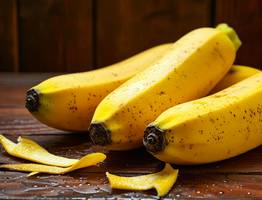 Банановая кожура теперь на вес золота: вот что делаю с ней в хозяйстве - не мусор, а просто бесценное сокровище