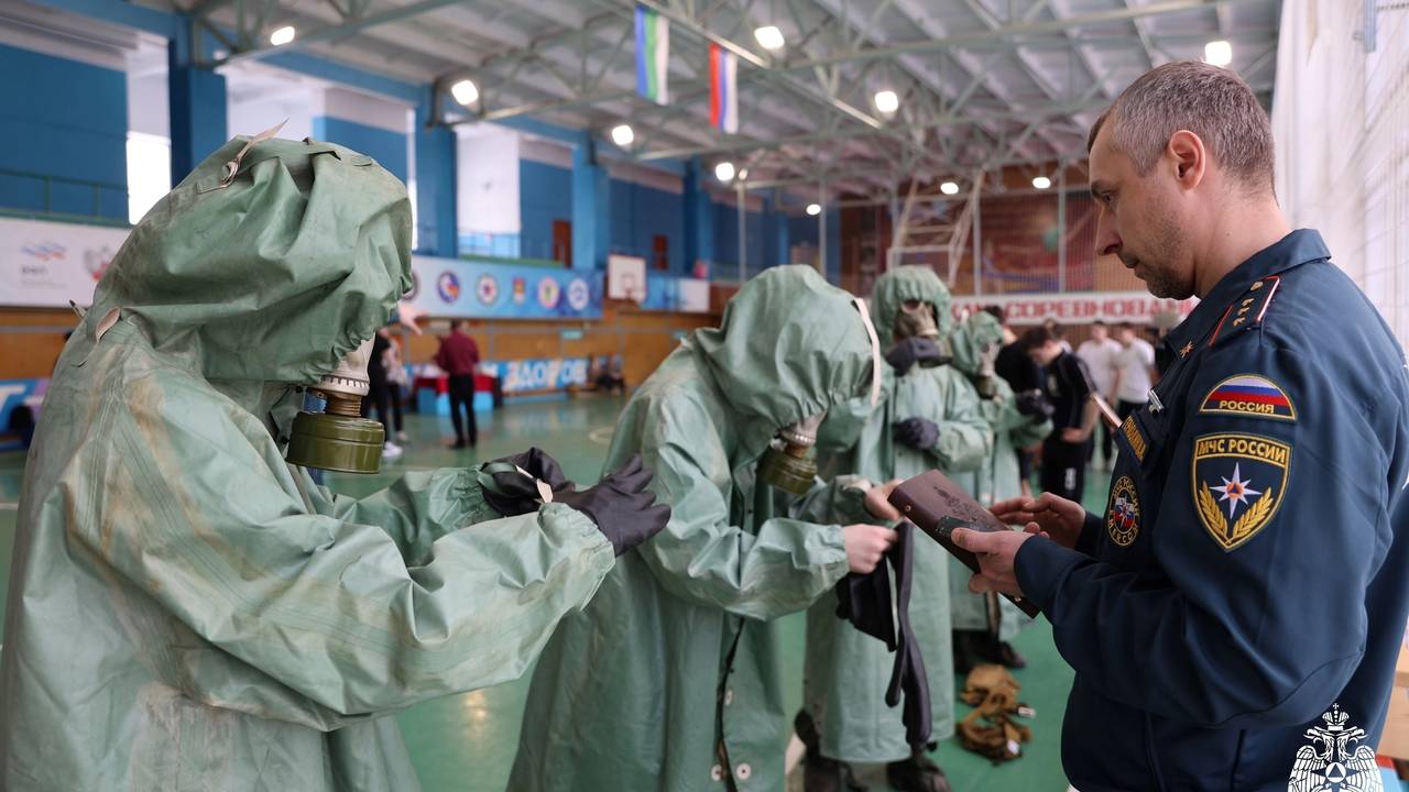 Главная картинка новости: В Коми школьники проверили свою готовность стать огнеборцами