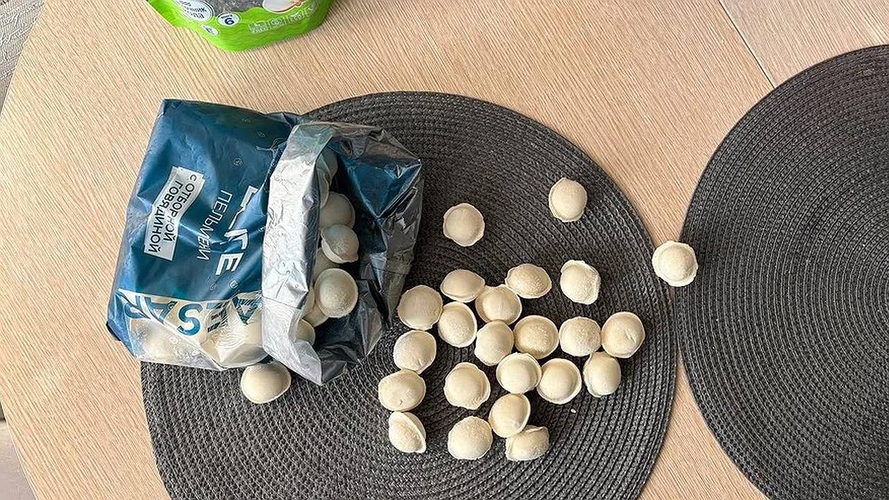 Главная картинка новости: Почему нельзя бросать пельмени в кипяток. Запомните раз и навсегда