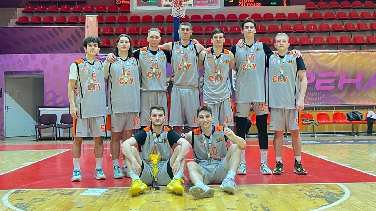 Главная картинка новости: Сыктывкарские баскетболисты взяли золото соревнований в Коми