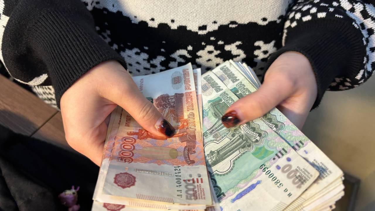 Главная картинка новости: После 9 мая мая Центробанк заберет 5-тысячные купюры у россиян: неожиданный сюрприз для россиян