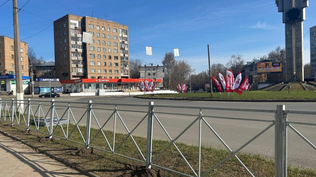Главная картинка новости: Сыктывкар преображается: в центре города установили новые ограждения
